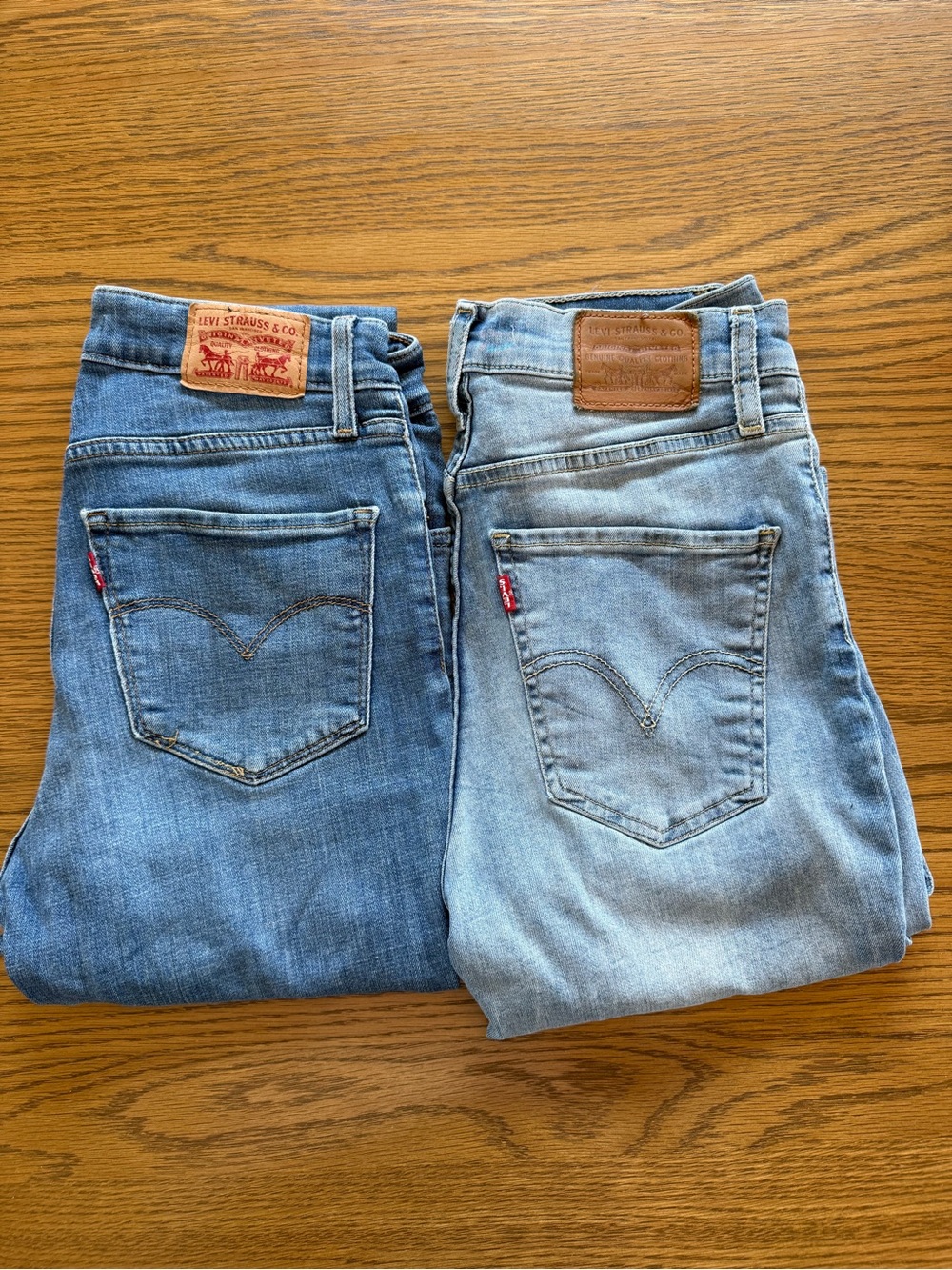 Levi's Women's Jeans Pair - Medium Blue & Light Blue Wash